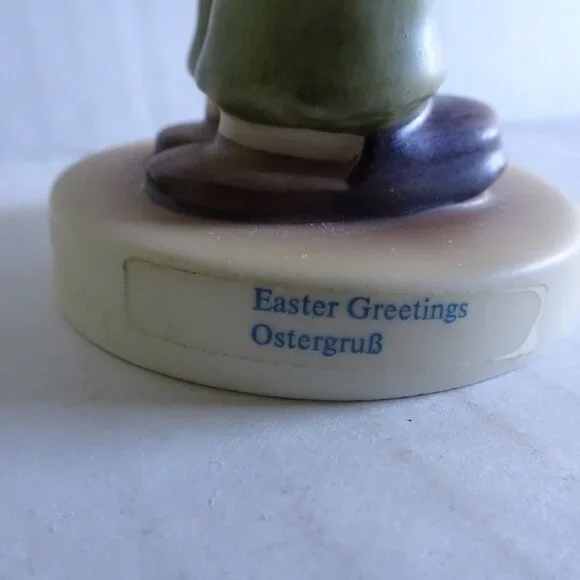 Hummel Goebel figurine - "Easter Greetings" #378 - Boy with Basket of Chicks - Picture 6 of 7